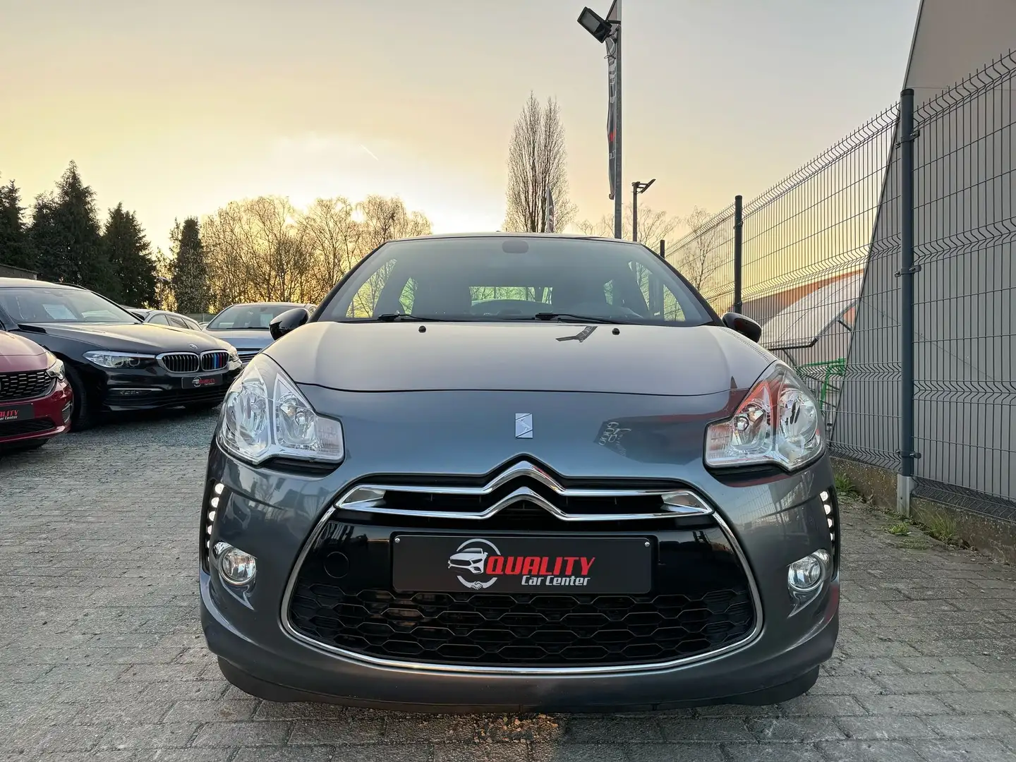 Citroen DS3 1.6i  79000KM  AUTOMAAT  Garantie Grijs - 2