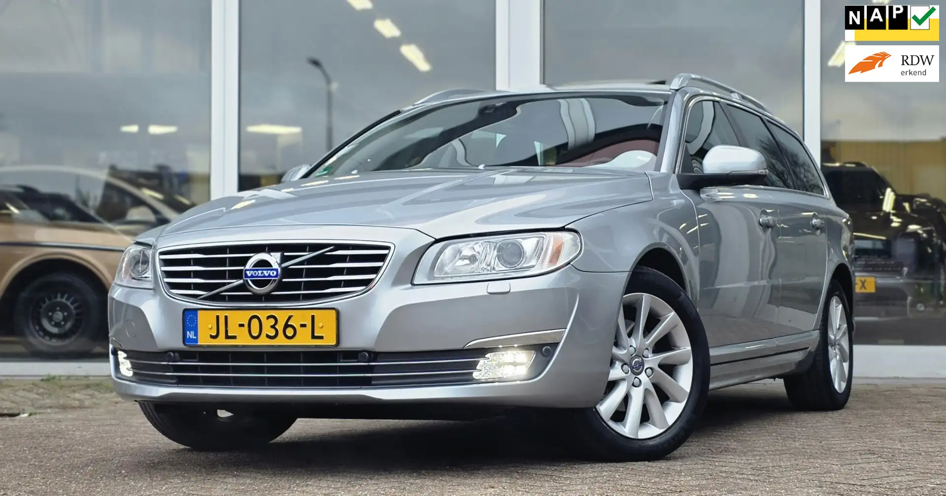Volvo V70 2.0 T4 Polar+ 2e Eigenaar 100% Dealer onderhouden Grijs - 1