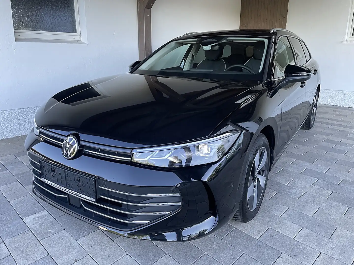 Volkswagen Passat Variant eTSI Business DSG-LED-AHV-MASSAGE-ACC-360KAMERA... Schwarz - 2