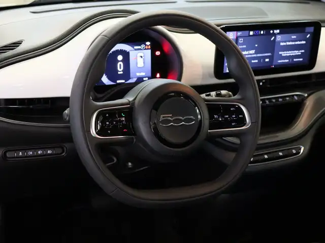 Fiat 500e view 9