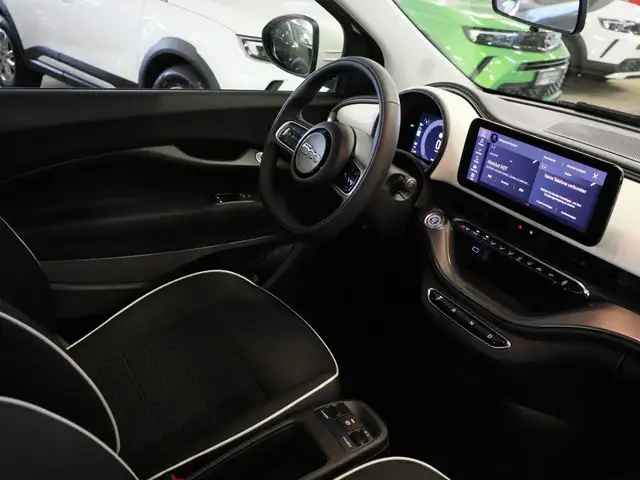 Fiat 500e view 3