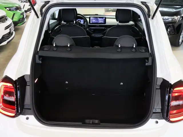Fiat 500e view 11