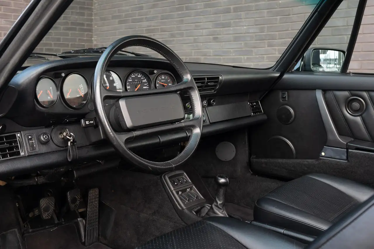 Porsche 964 Cabrio 3.6 Carrera 4, foto 6