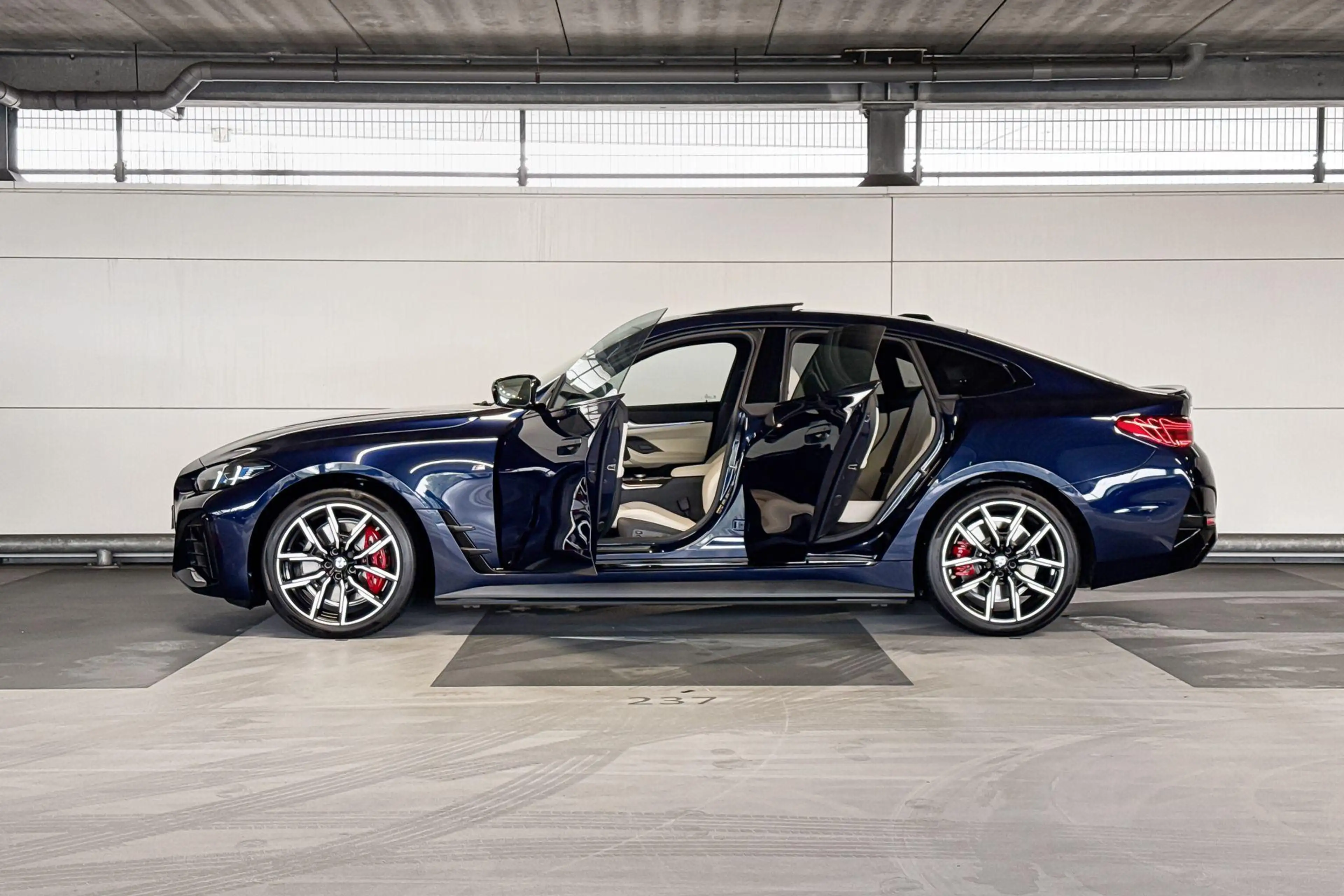 BMW i4 M60 84 kWh — photo 3