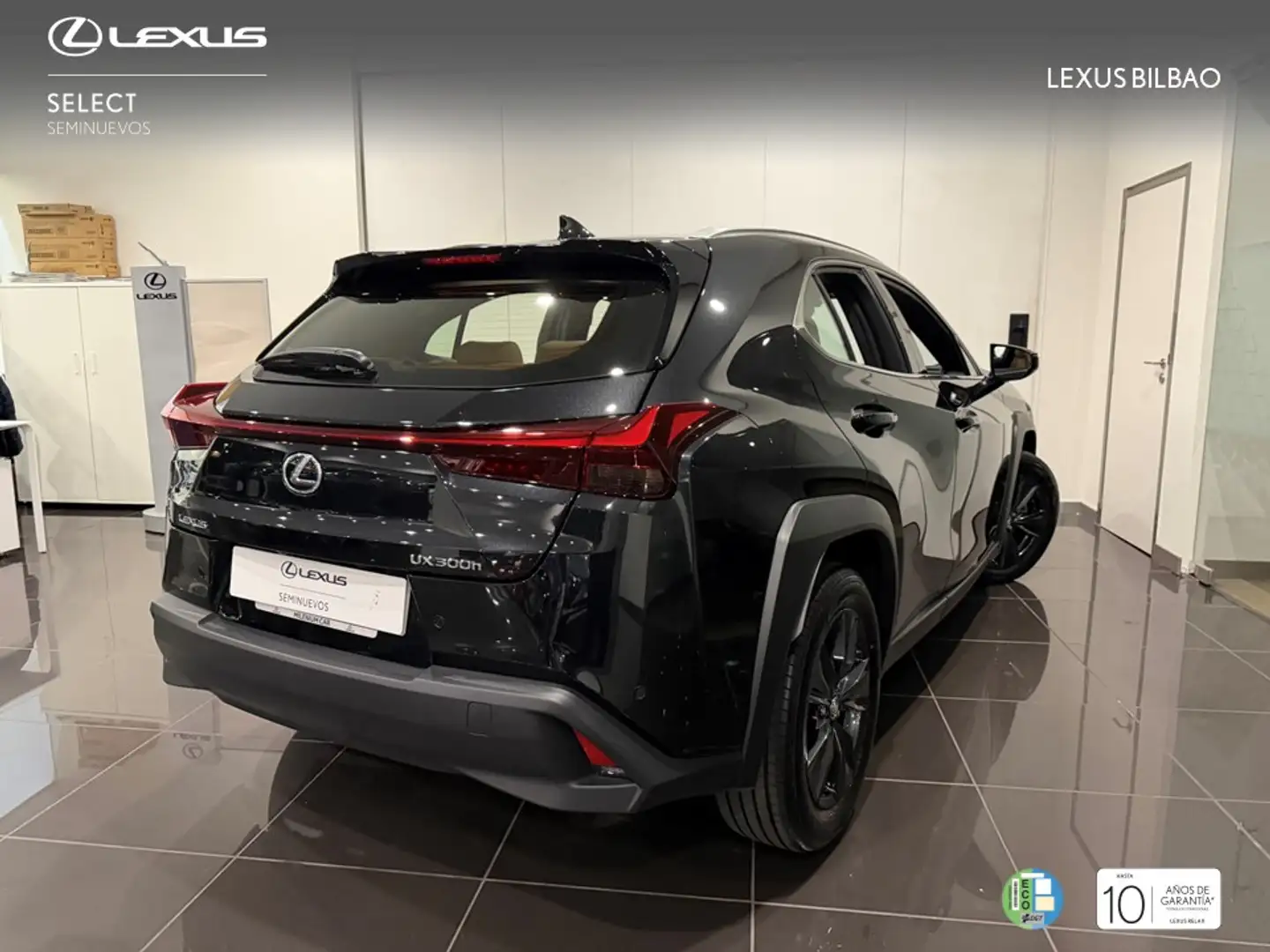 Lexus UX 300h + Schwarz - 2
