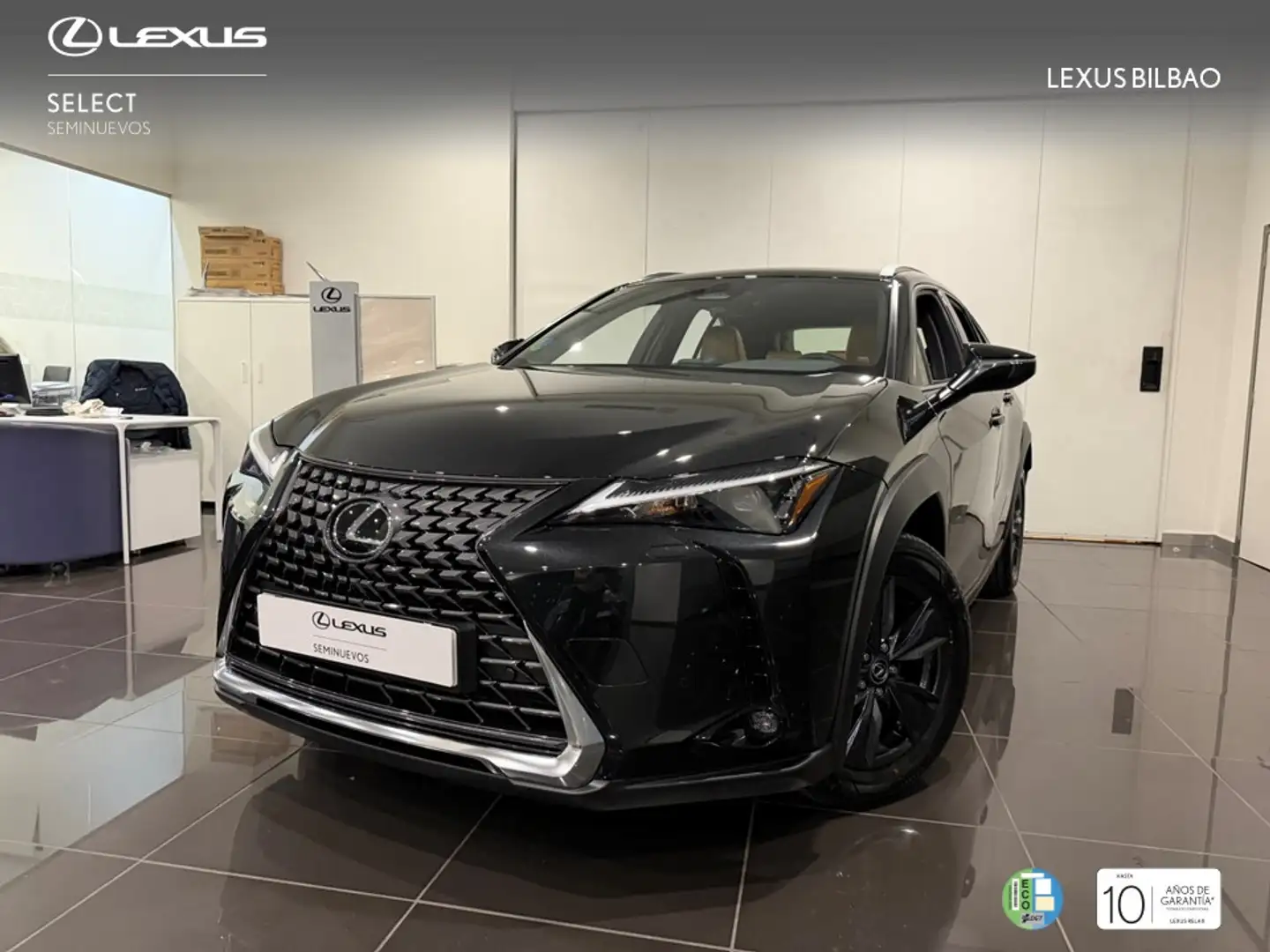 Lexus UX 300h + Schwarz - 1