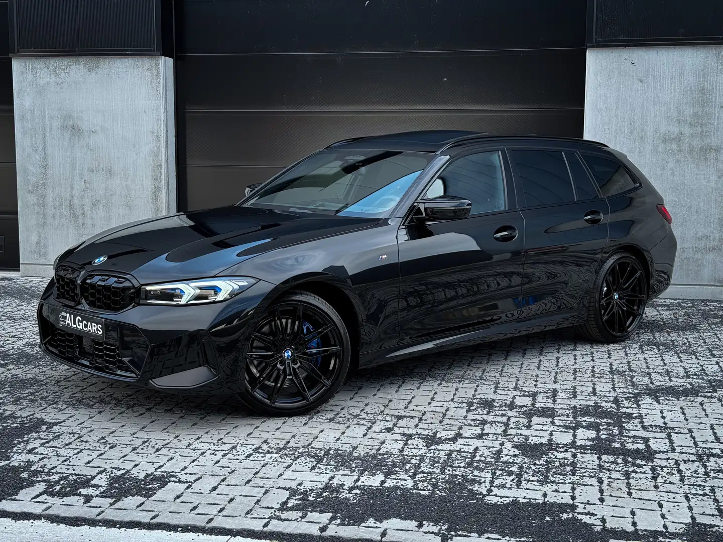 BMW 340 i xDrive Touring M-Sport Shadow Line / FULL OPTION Zwart - 1