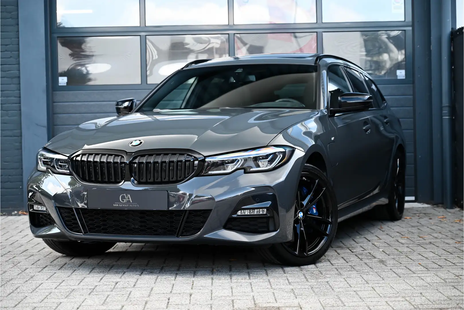 BMW 330 3-serie Touring 330e xDrive High Executive PANO, L Gris - 1