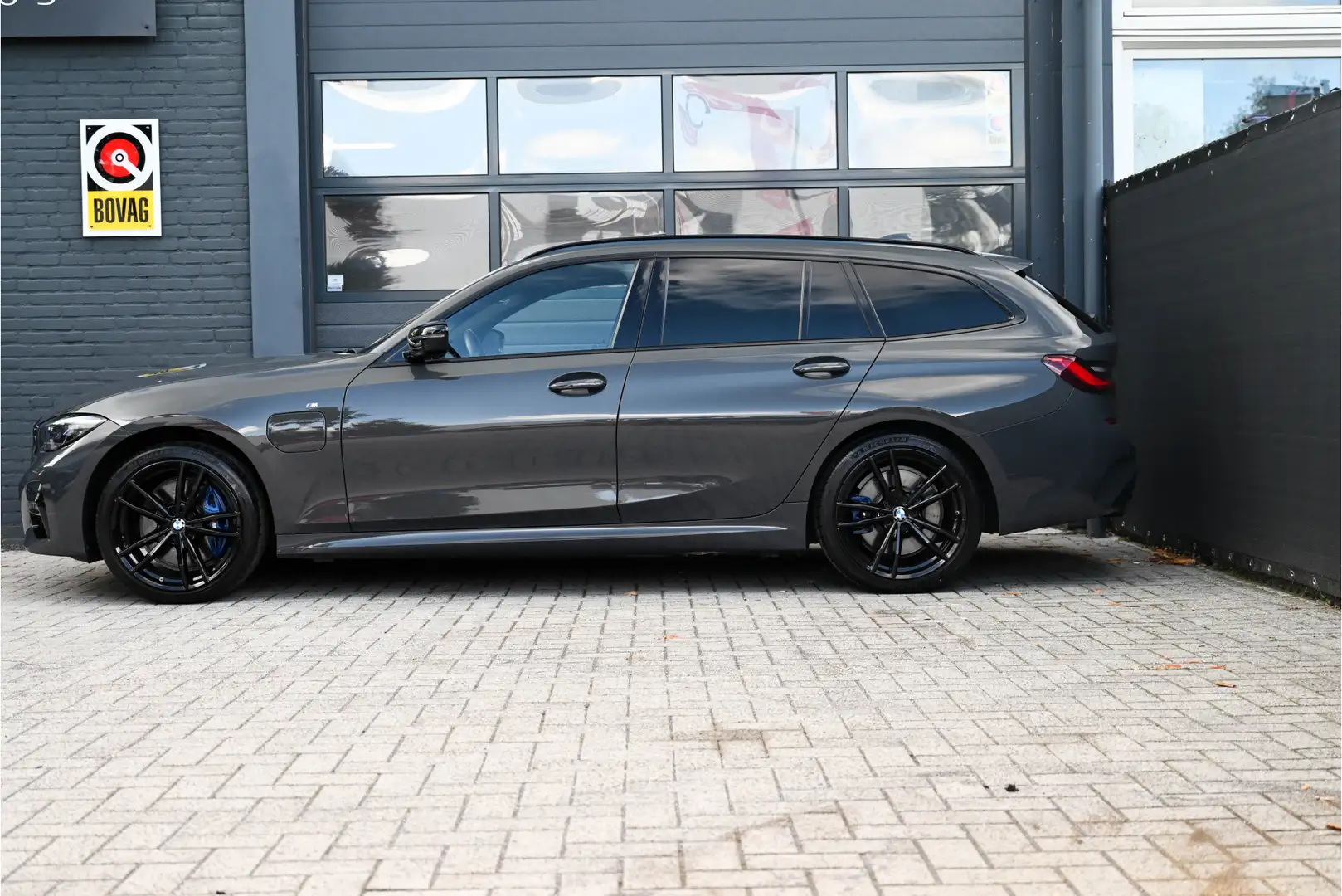 BMW 330 3-serie Touring 330e xDrive High Executive PANO, L Gris - 2