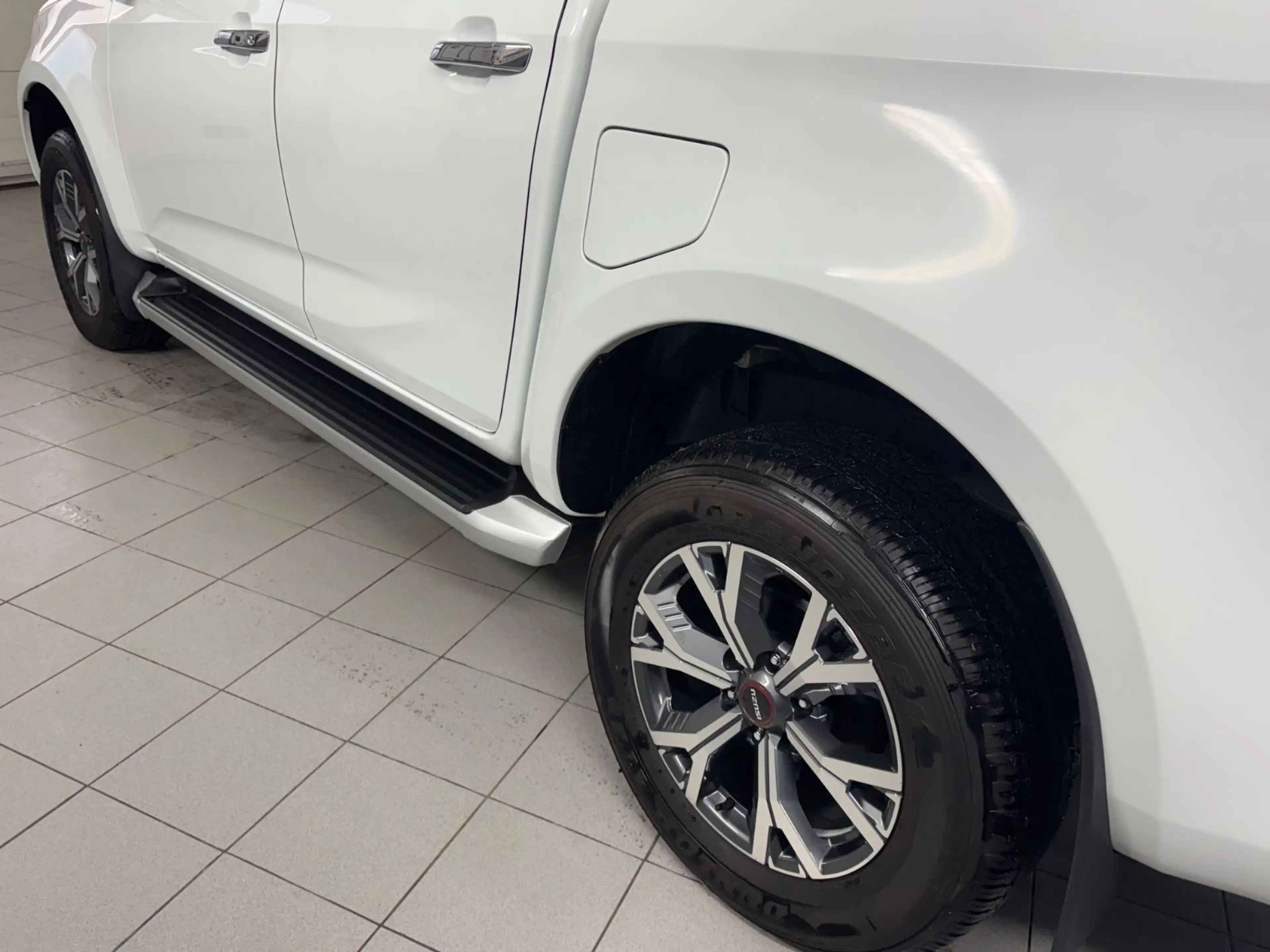 Isuzu D-Max Double Cab 4WD LSE *Schalter|KAMERA|AHK* — photo 10