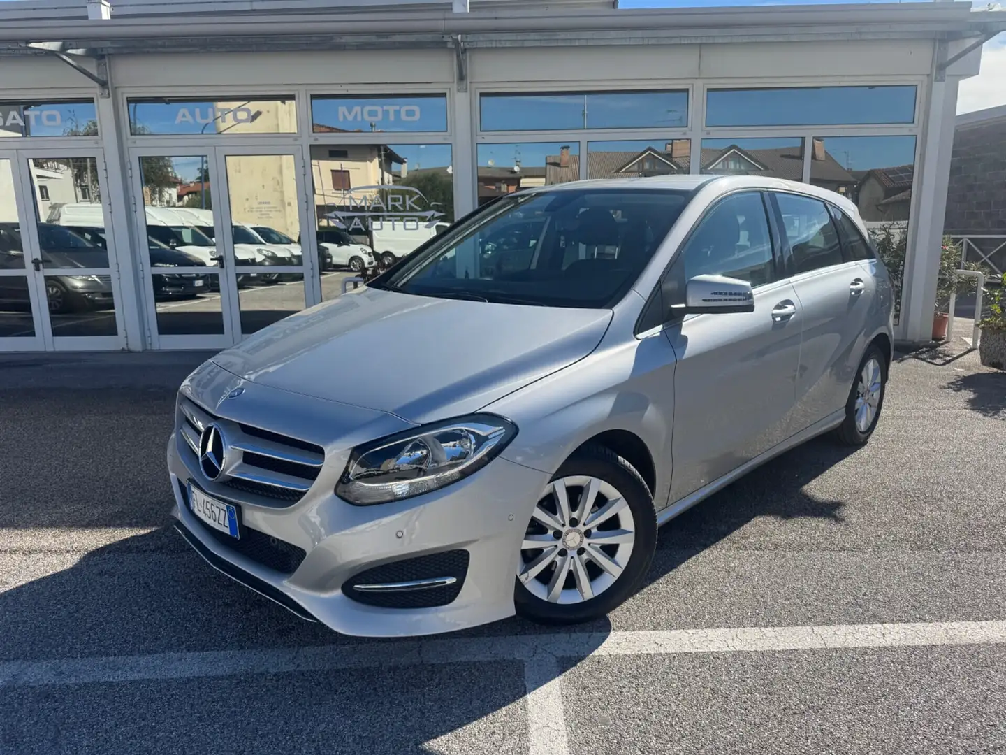 Mercedes-Benz B 180 B 180 d Executive Silber - 1