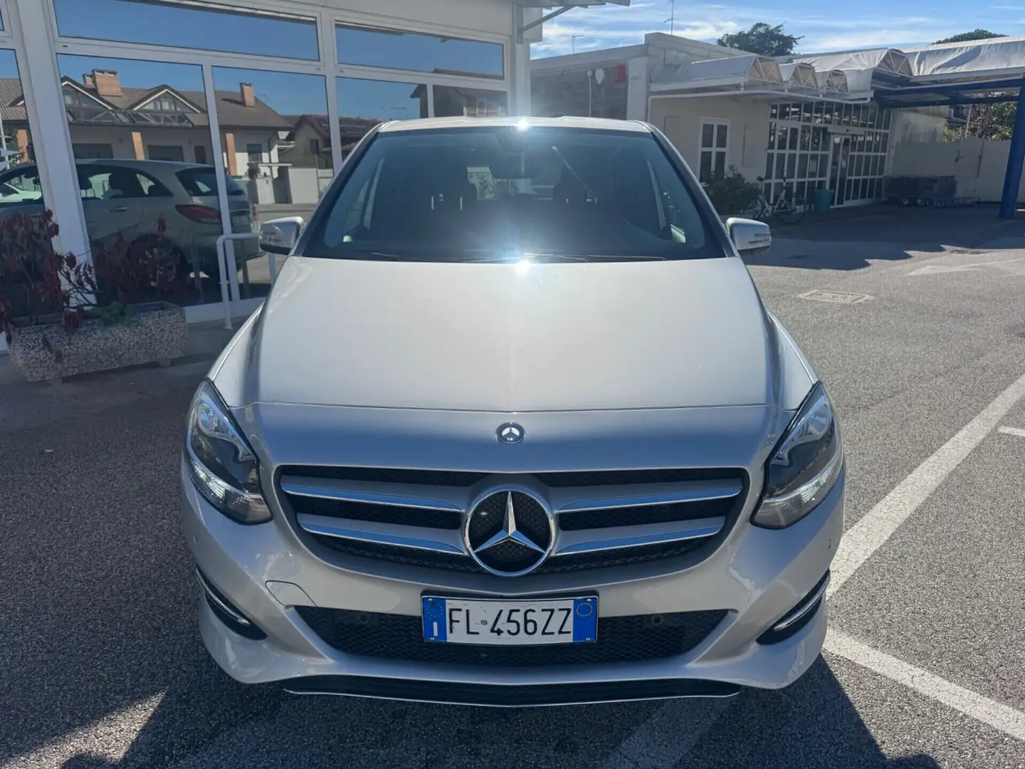 Mercedes-Benz B 180 B 180 d Executive Silber - 2