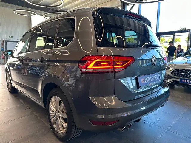 Volkswagen Touran view 5