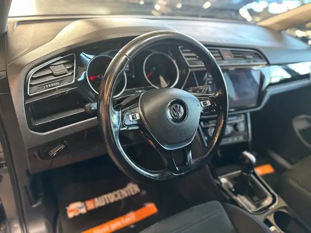 Volkswagen Touran view 10