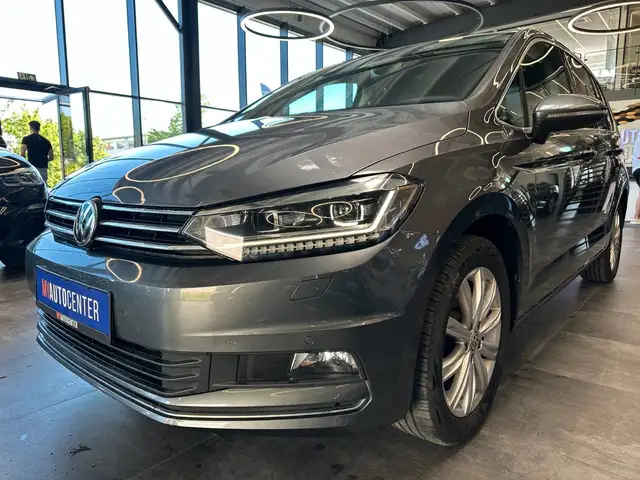 Volkswagen Touran view 4