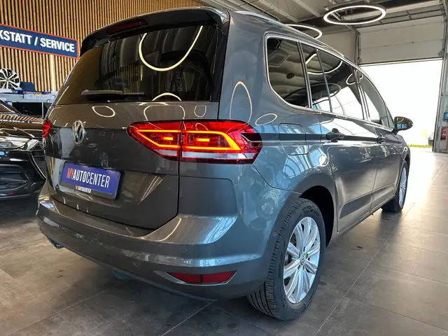Volkswagen Touran view 2