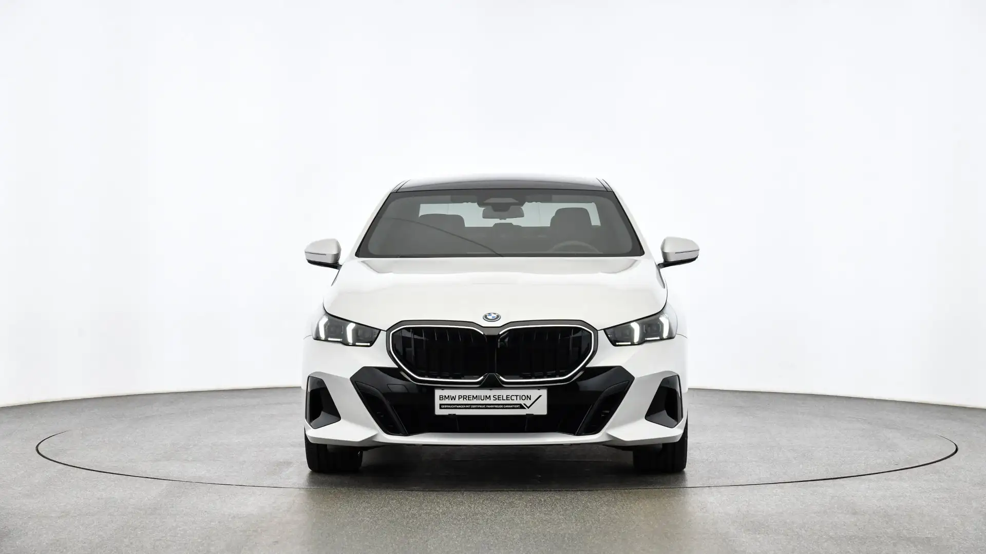 BMW 550 e xDrive *M-Sportpaket Pro *Panoramadach *AHK Weiß - 2