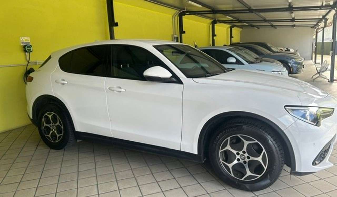 Alfa Romeo Stelvio Stelvio 2022  2.2 t Business rwd 160cv auto