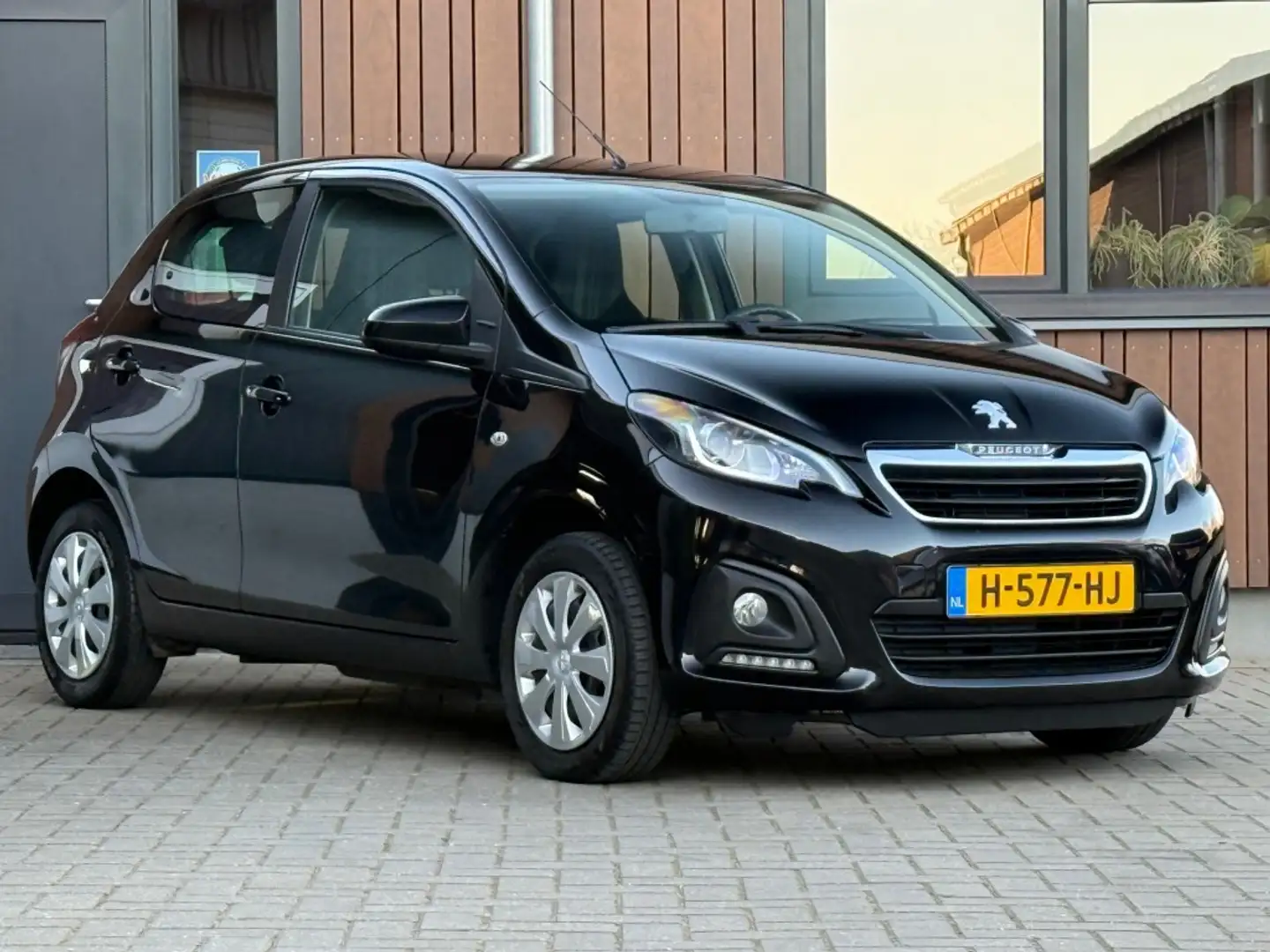 Peugeot 108 1.0 E-VTI ACTIVE 5 deurs Airco Cruise Led 1e eigen Noir - 2