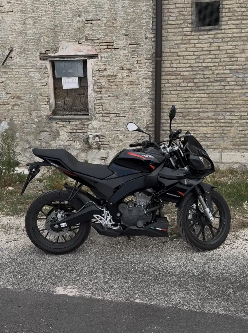 Aprilia Tuono 125 cc monocilindrico 4 tempi Noir - 1