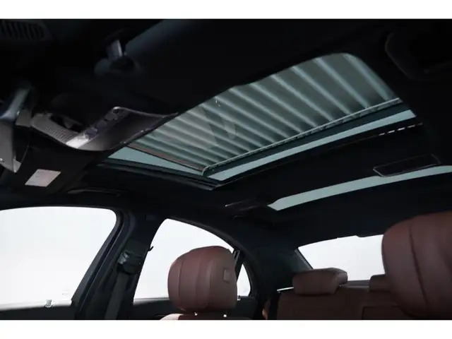 Mercedes-Benz S-Class view 12