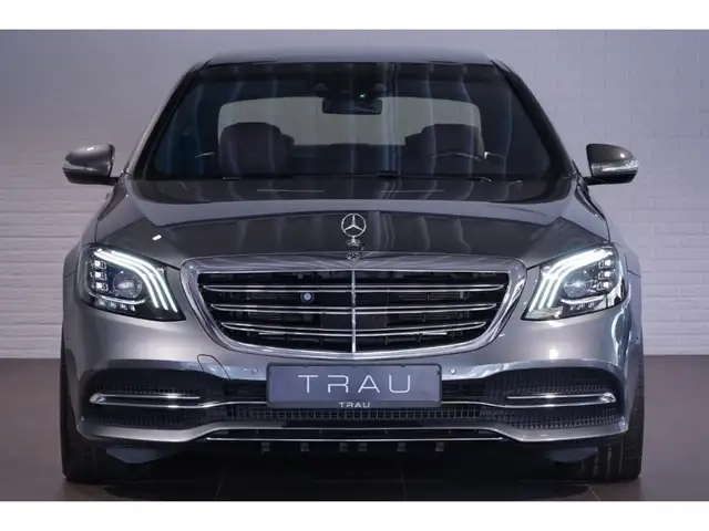 Mercedes-Benz S-Class view 2