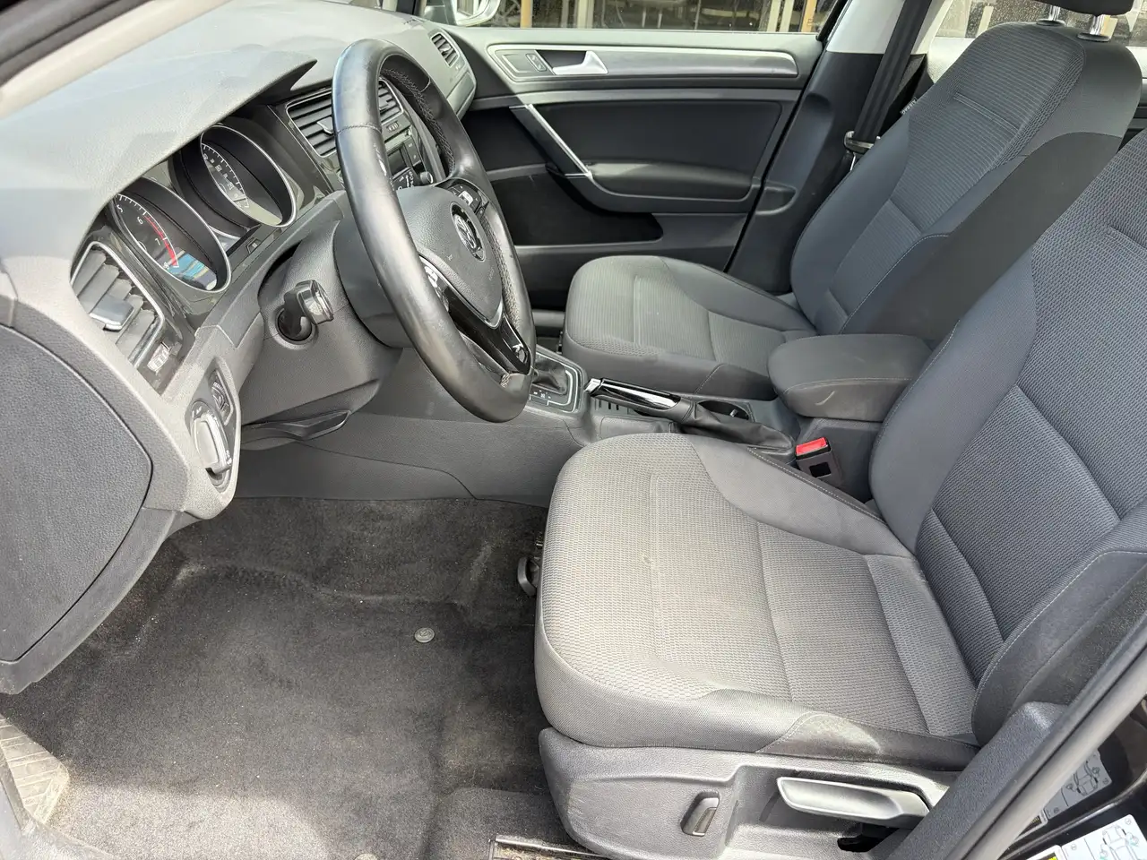 Volkswagen Golf photo Volkswagen Golf