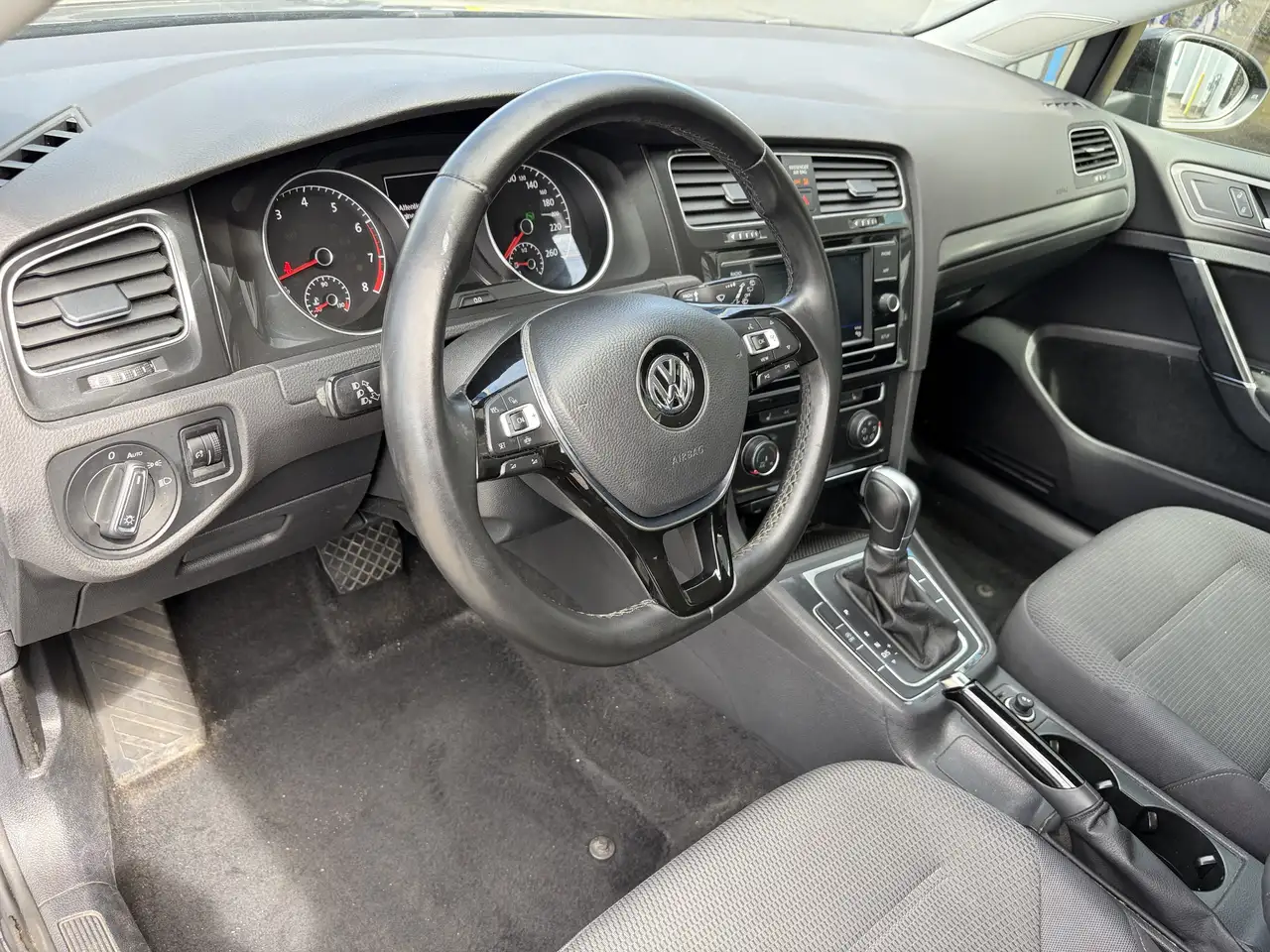 Volkswagen Golf photo Volkswagen Golf