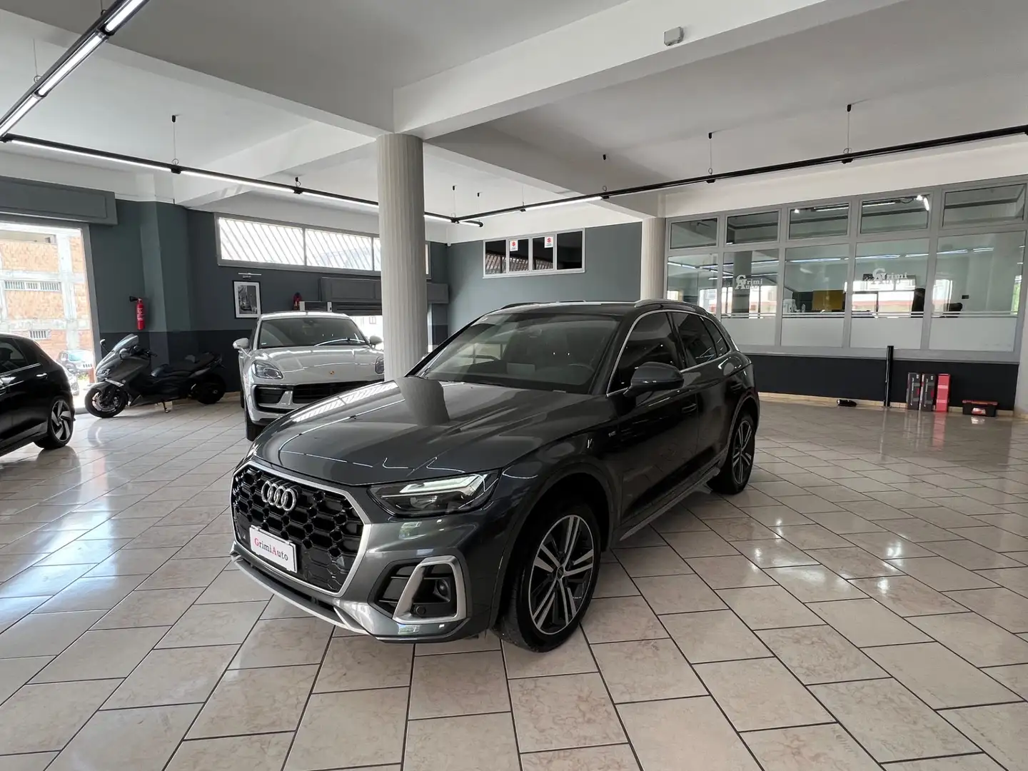 Audi Q5 40 TDI 204 CV quattro S tronic S line Gris - 1