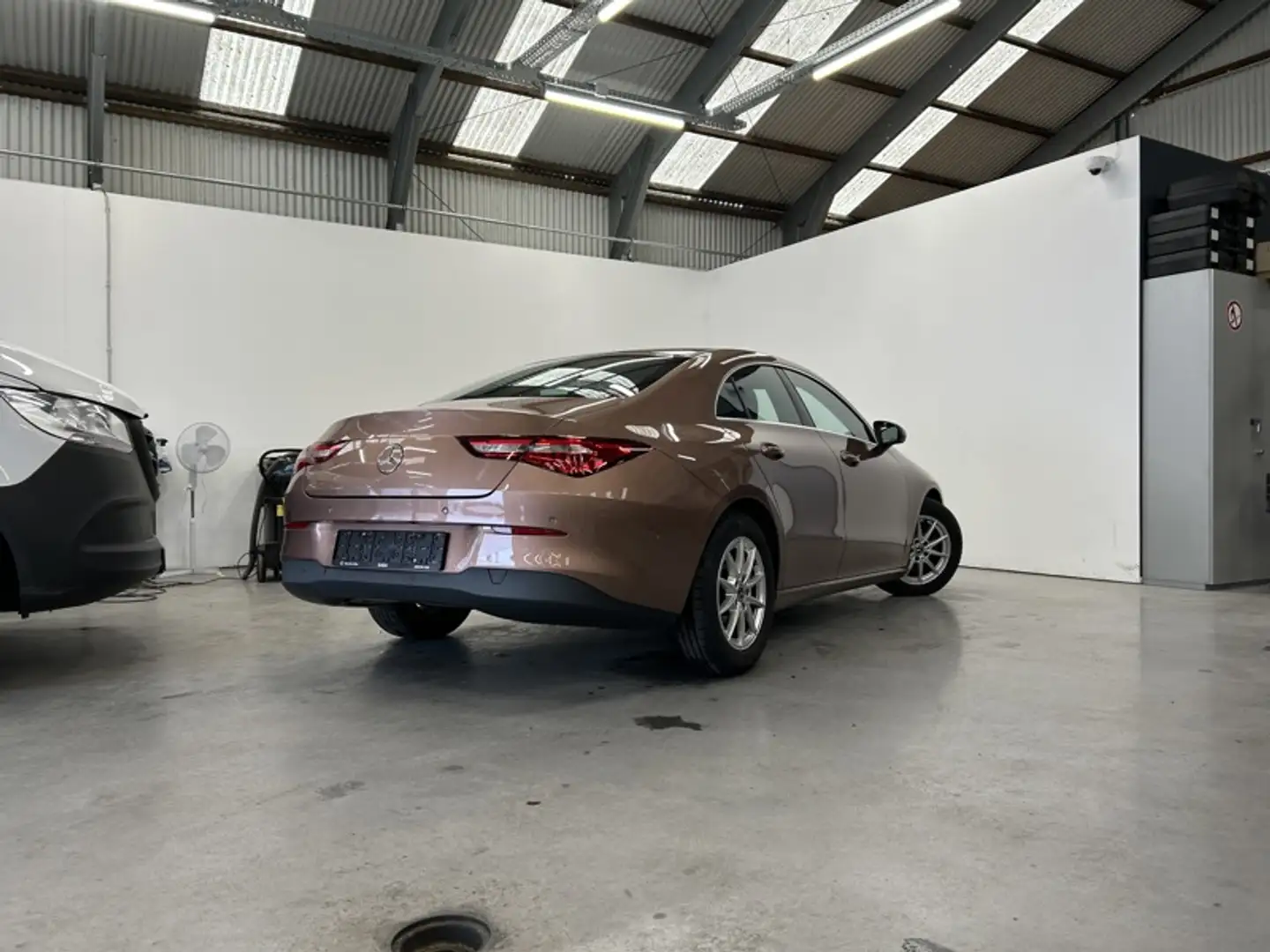 Mercedes-Benz CLA 180 180 Coupé Business Oro - 2