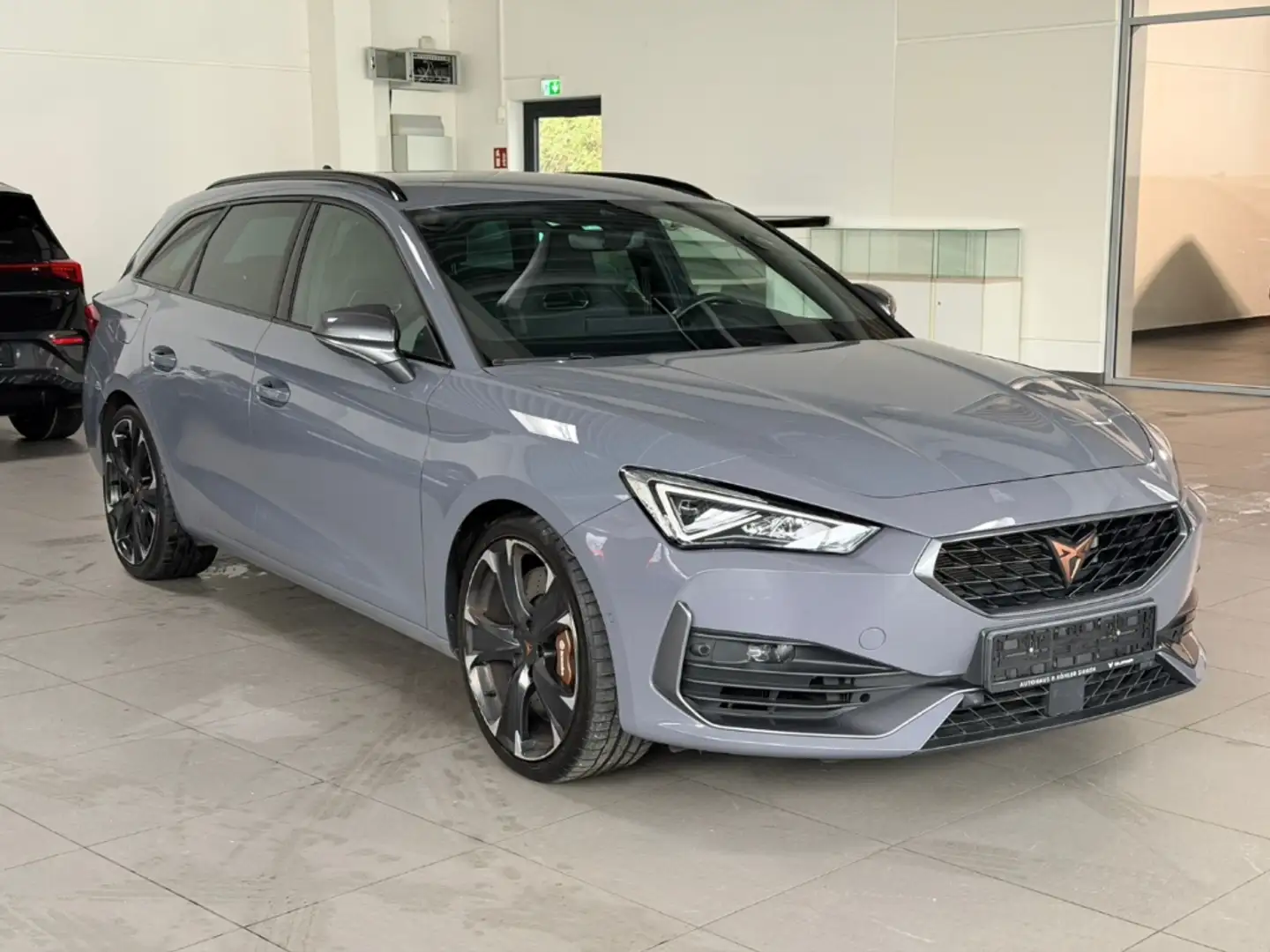 CUPRA Leon Sportstourer VZ 4Drive AD AHK-klappbar Navi Digita Grau - 2