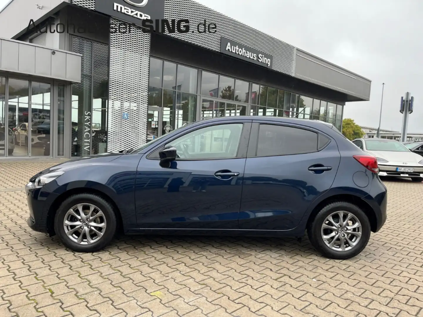 Mazda 2 Exclusive-Line Automatik Tempo Navi LED Klima Blau - 2