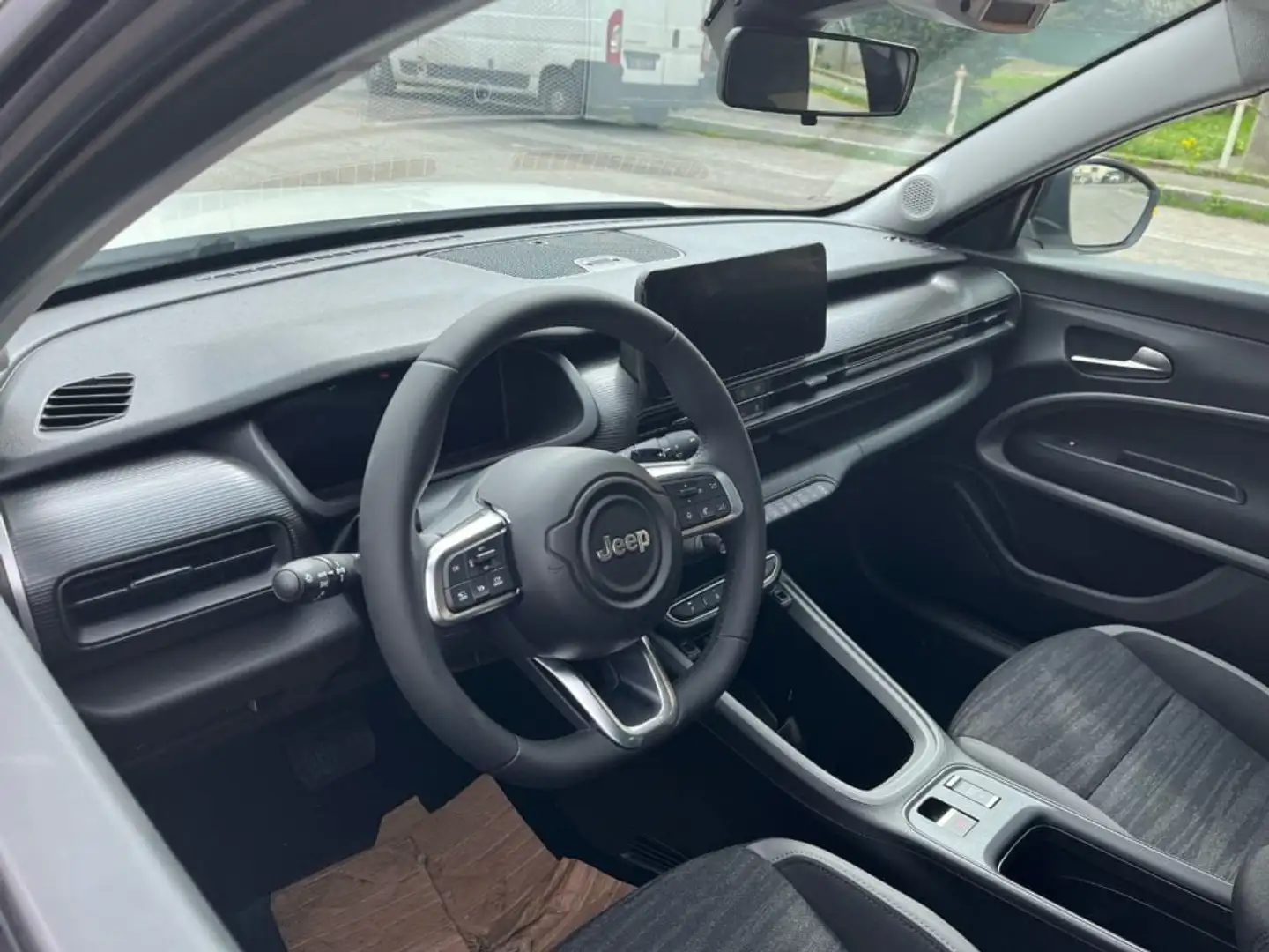 Jeep Avenger 1.2 Turbo MHEV Longitude Bílá - 2