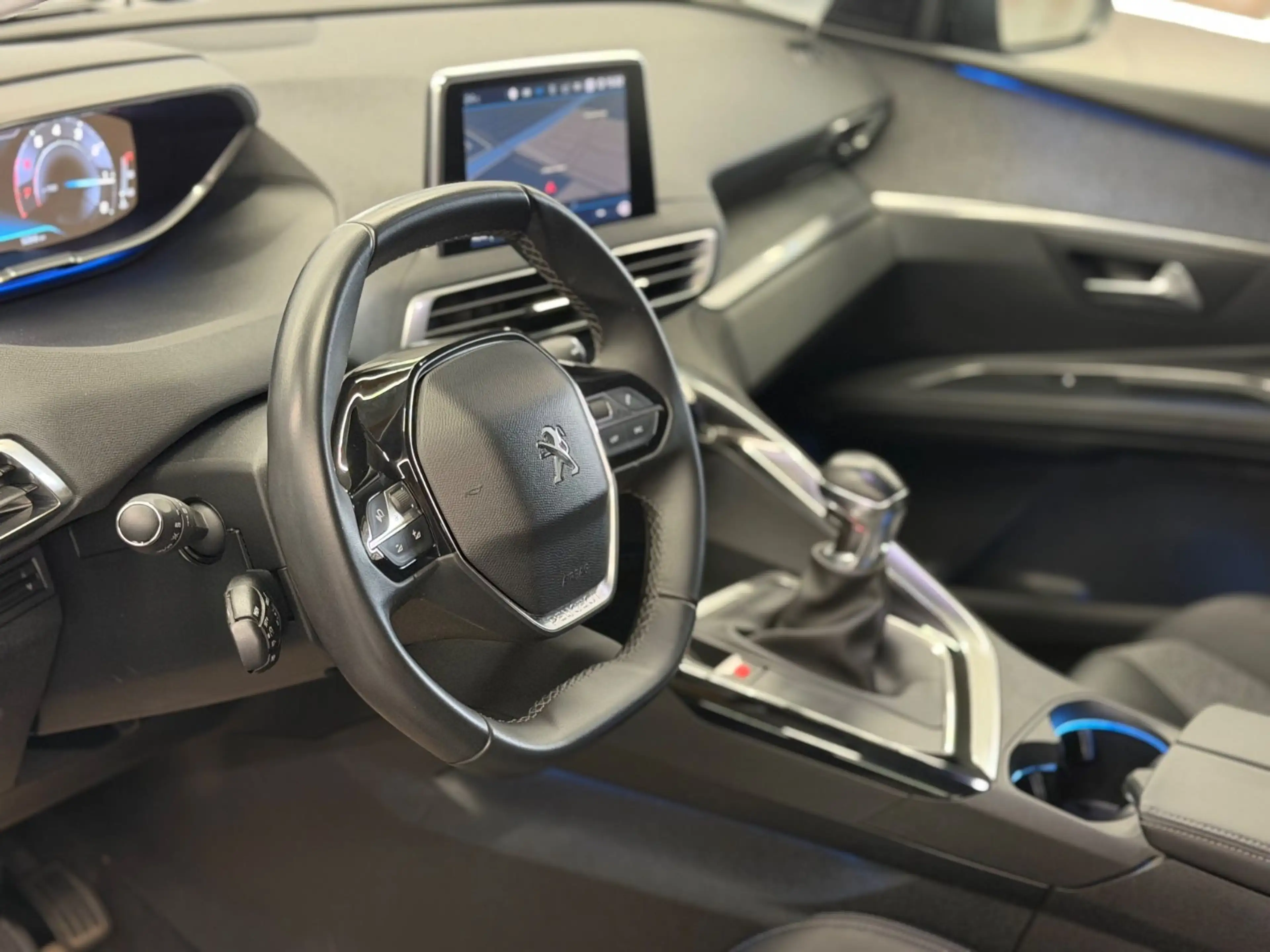 Peugeot 5008 Allure 1.2 e-THP LED Virtual 360° 1.Hand — photo 13