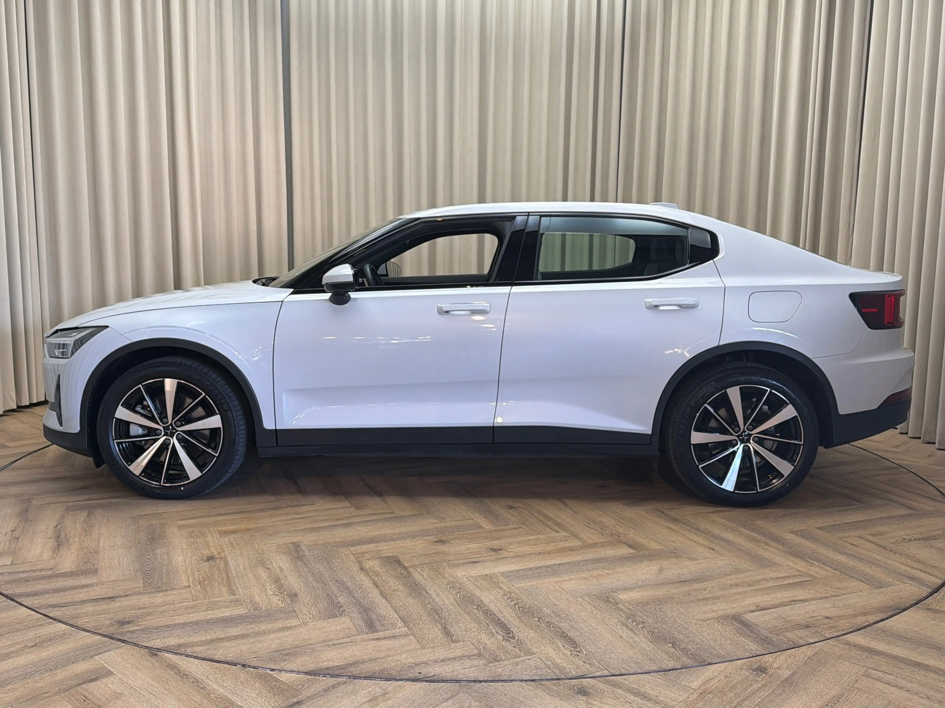 Polestar 2 Standard Range Single Motor | Elek. Stoel met memo — photo 2