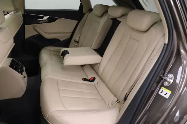Audi A4 view 12