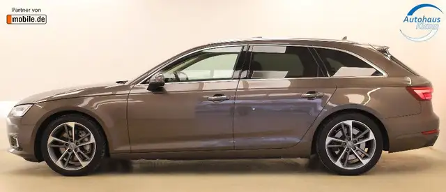 Audi A4 view 4
