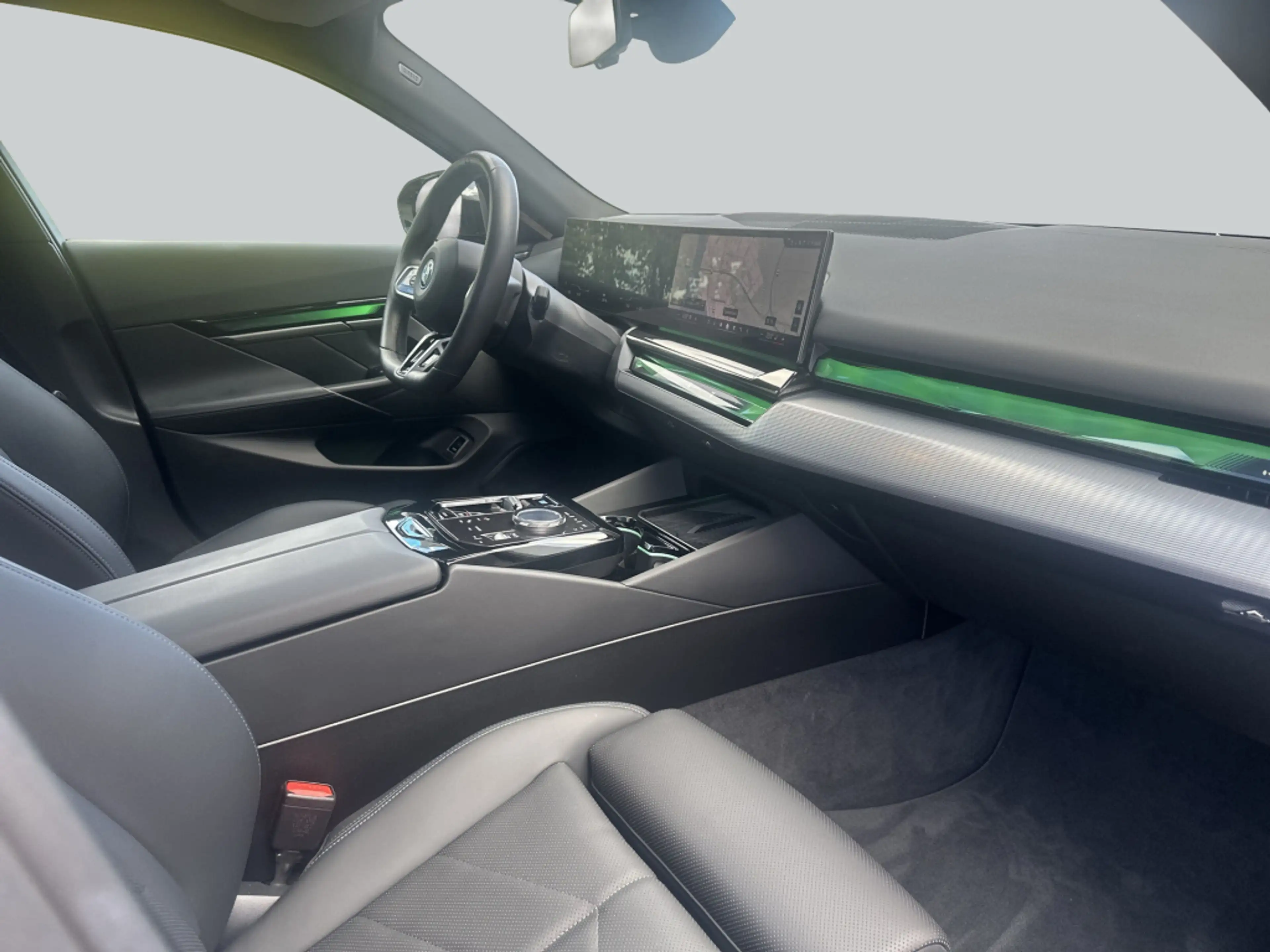 BMW i5 xDrive40 Touring — photo 14