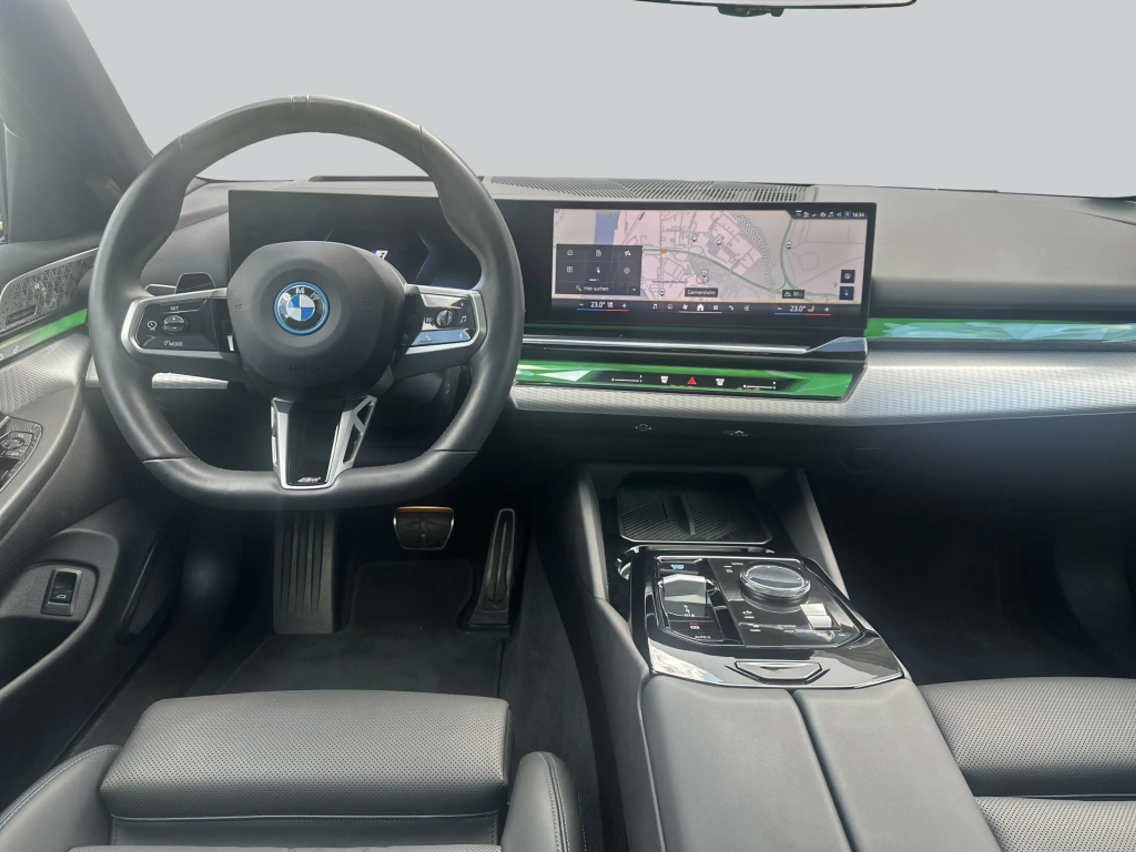 BMW i5 xDrive40 Touring — photo 15