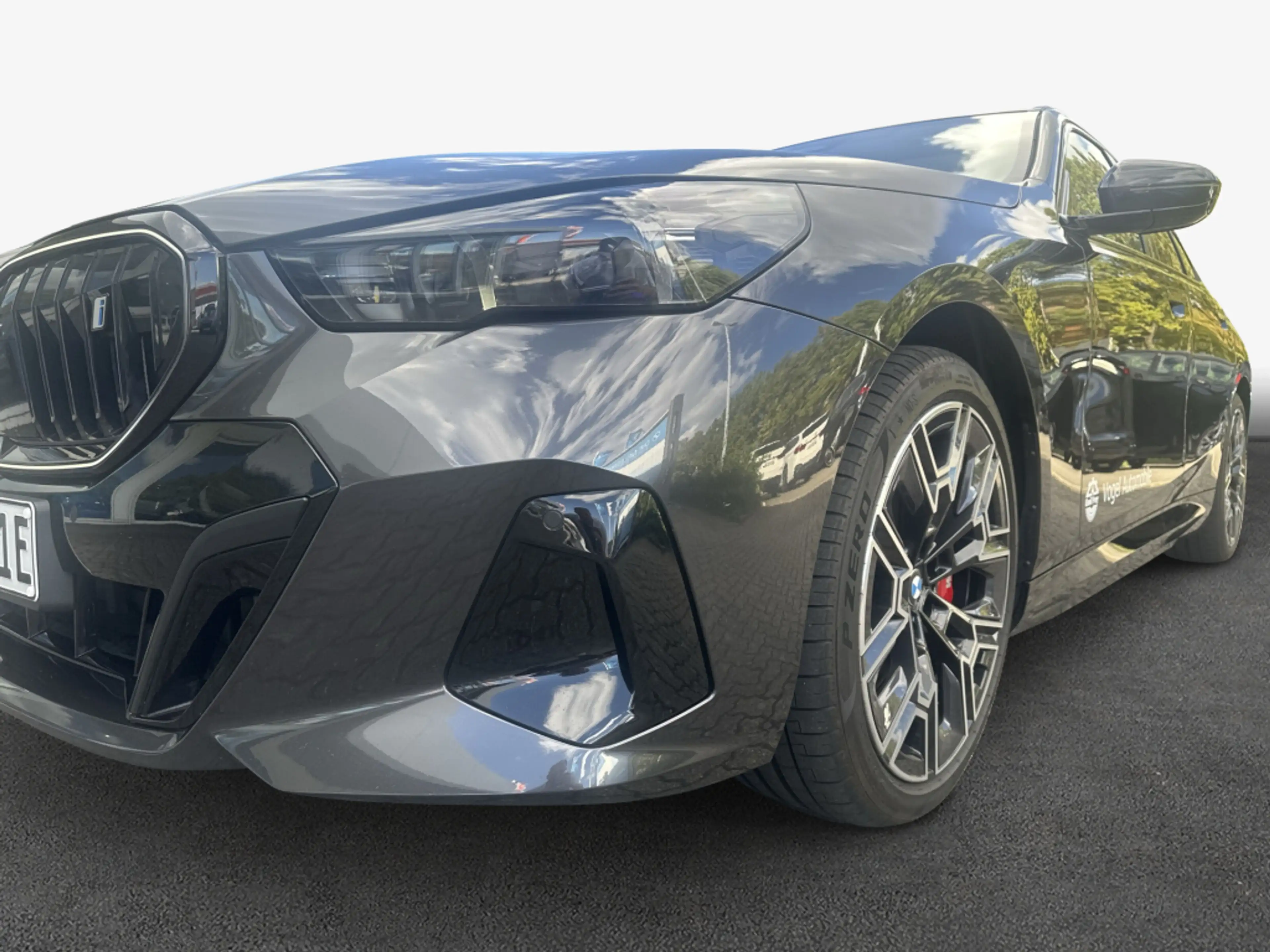 BMW i5 xDrive40 Touring — photo 8