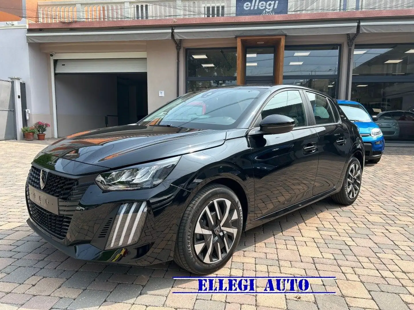 Peugeot 208 PureTech HYBRID 1.2 100 CV  5 porte Style Nero - 1