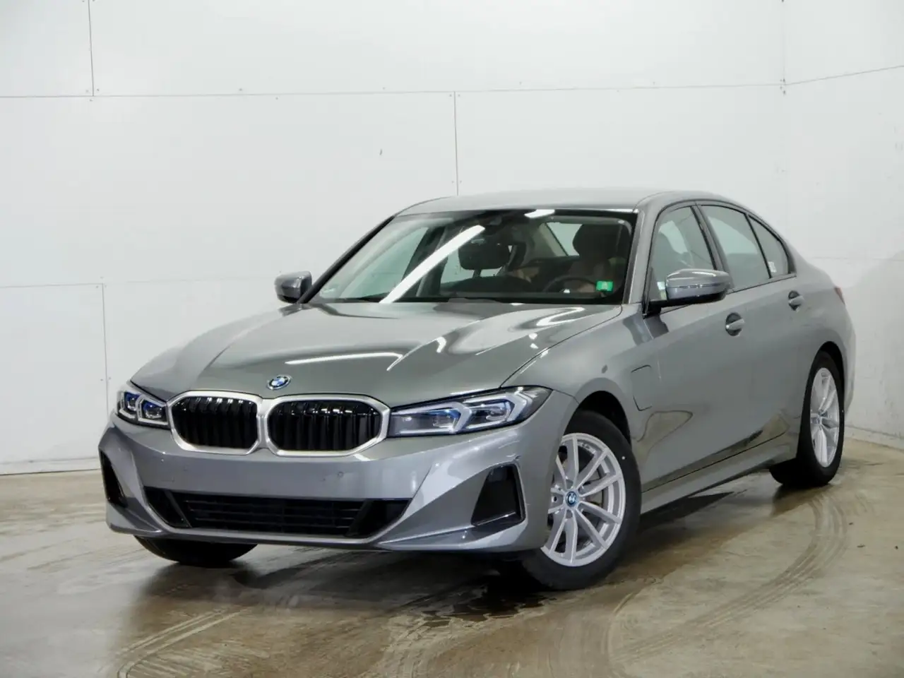 BMW 330