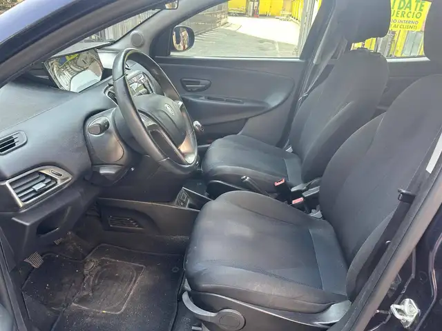 Lancia Ypsilon view 11