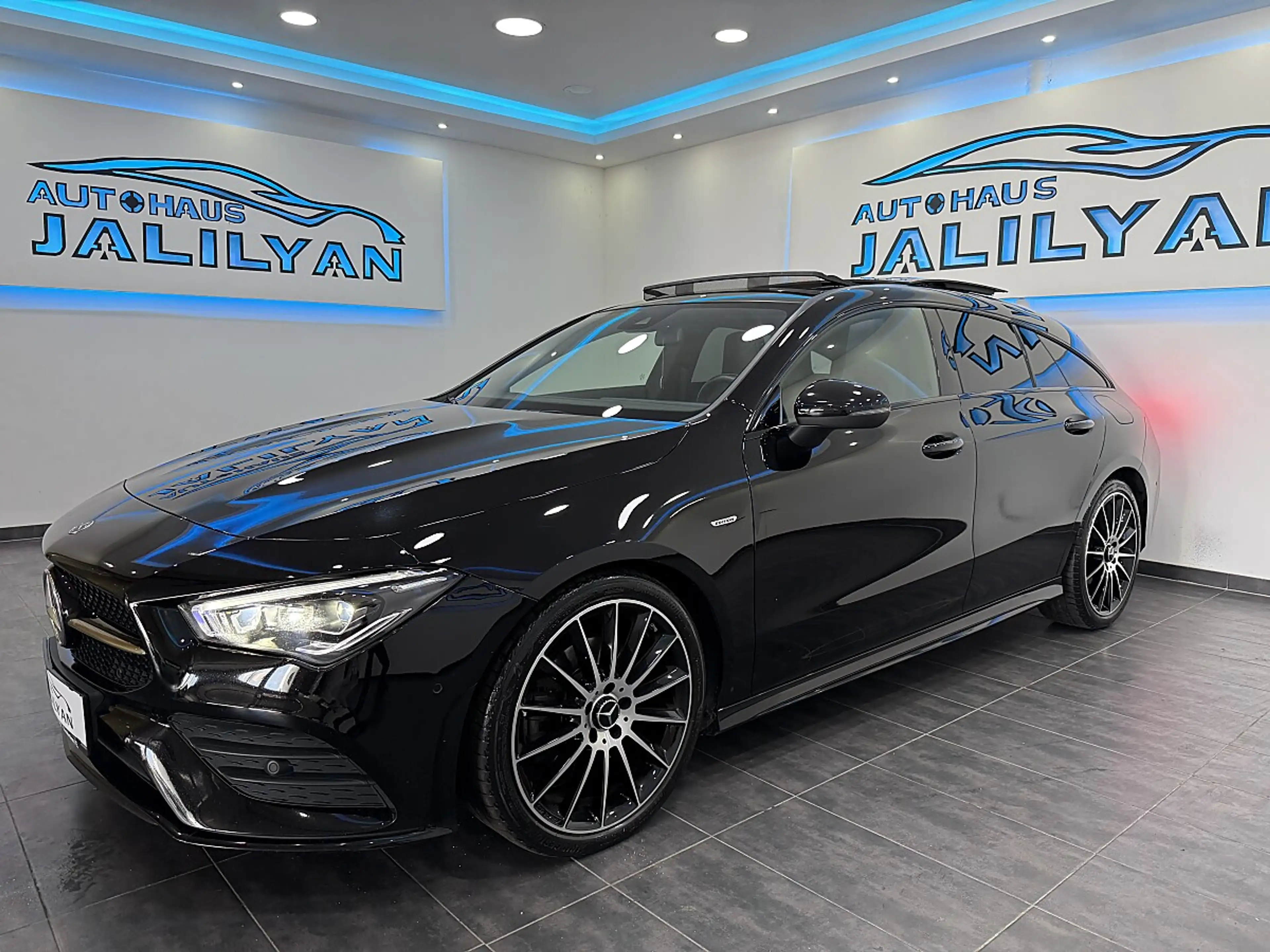 Mercedes-Benz CLA 220 d Shooting Brake 4MATIC Aut.AMG-LINE, NIGHT-PAK... — photo 2