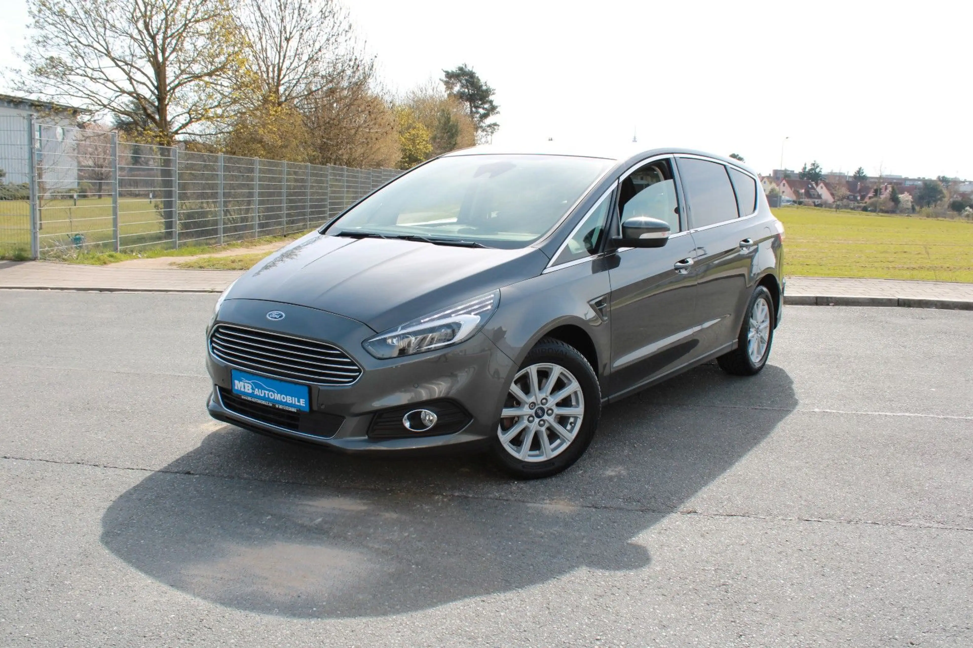 Ford S-Max Titanium 7-Sitzer Tempo Navi LED PDC 17"