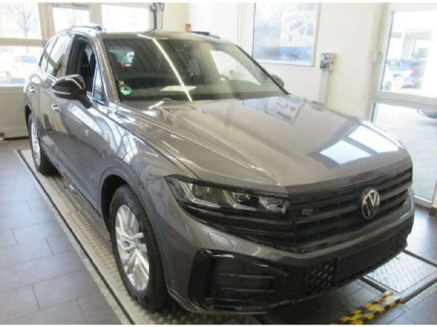 Volkswagen Touareg 3.0 V6 TDI SCR 4Motion Aut. R-Line Grau - 2