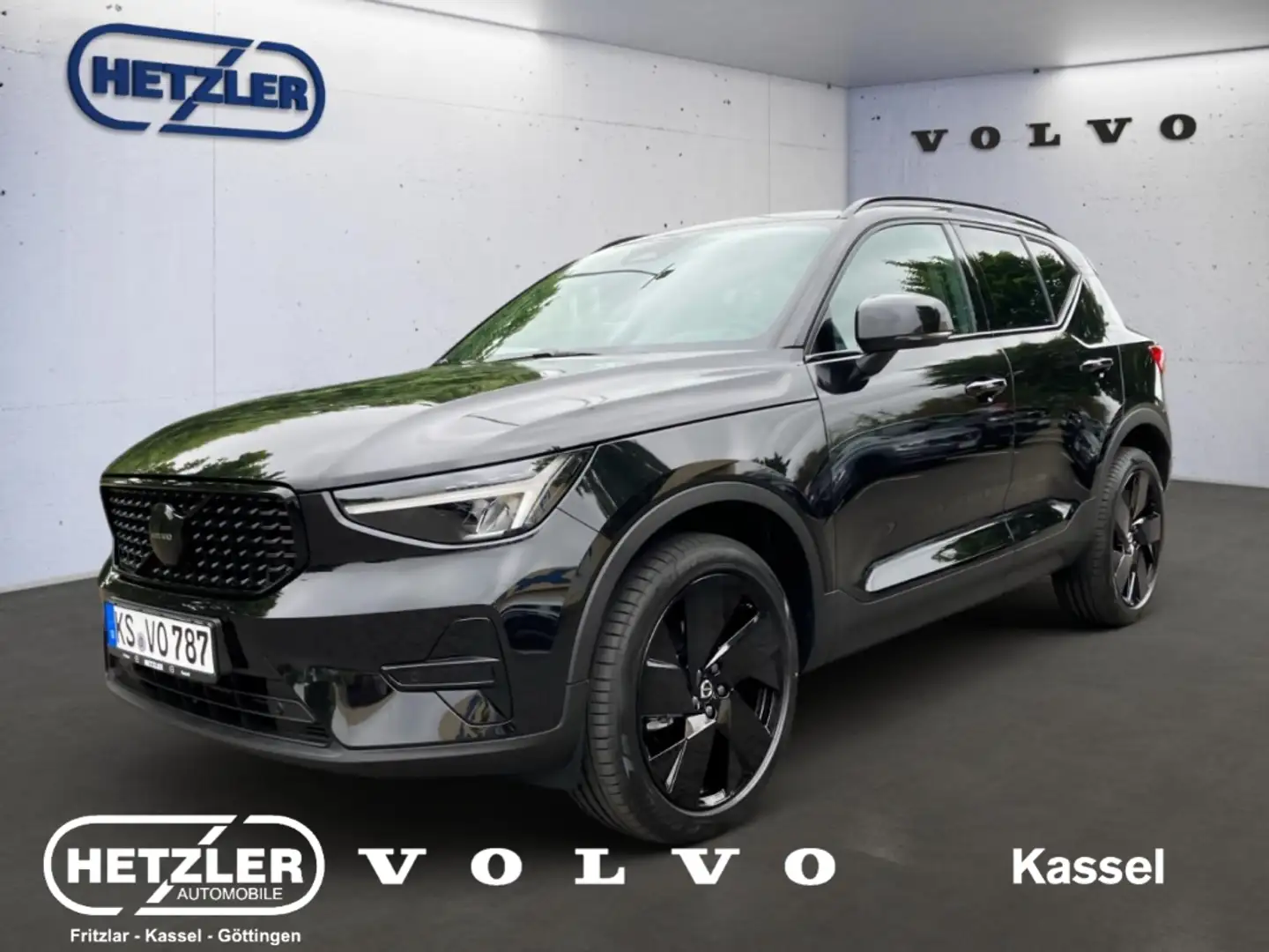 Volvo XC40 Plus Black Edition B3 VERFÜGBAR OKTOBER 2025 Schwarz - 1
