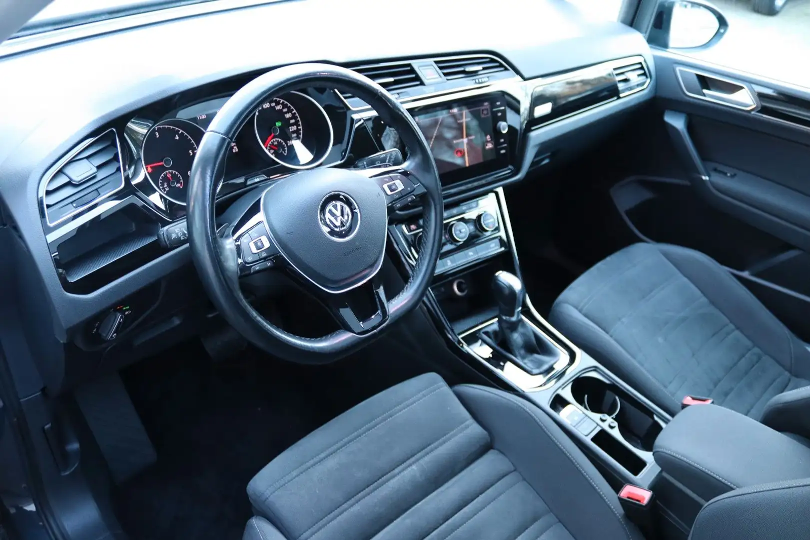 Volkswagen Touran TOURAN 20 TDI DSG Highline KLIMAAUT CAM LED PANO Grau - 2