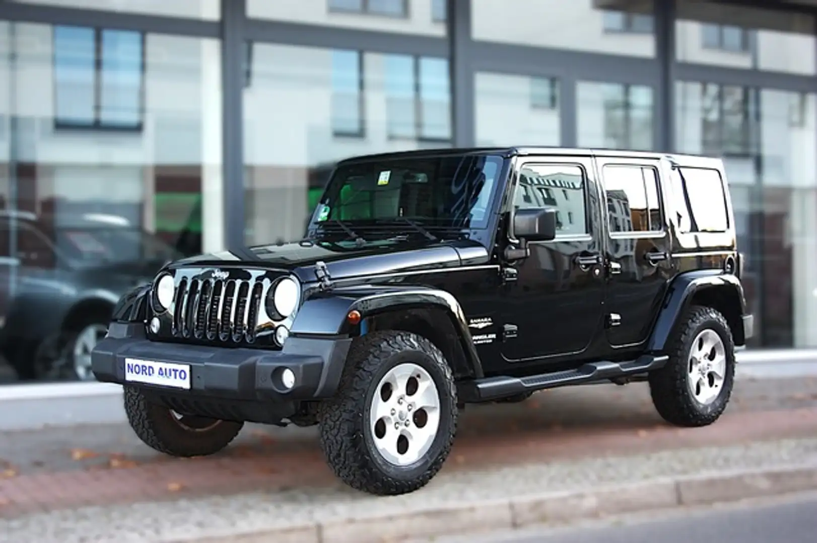 Jeep Wrangler 2.8 Crdi Sahara Autom. Navi/Leder/Ahk Schwarz - 2