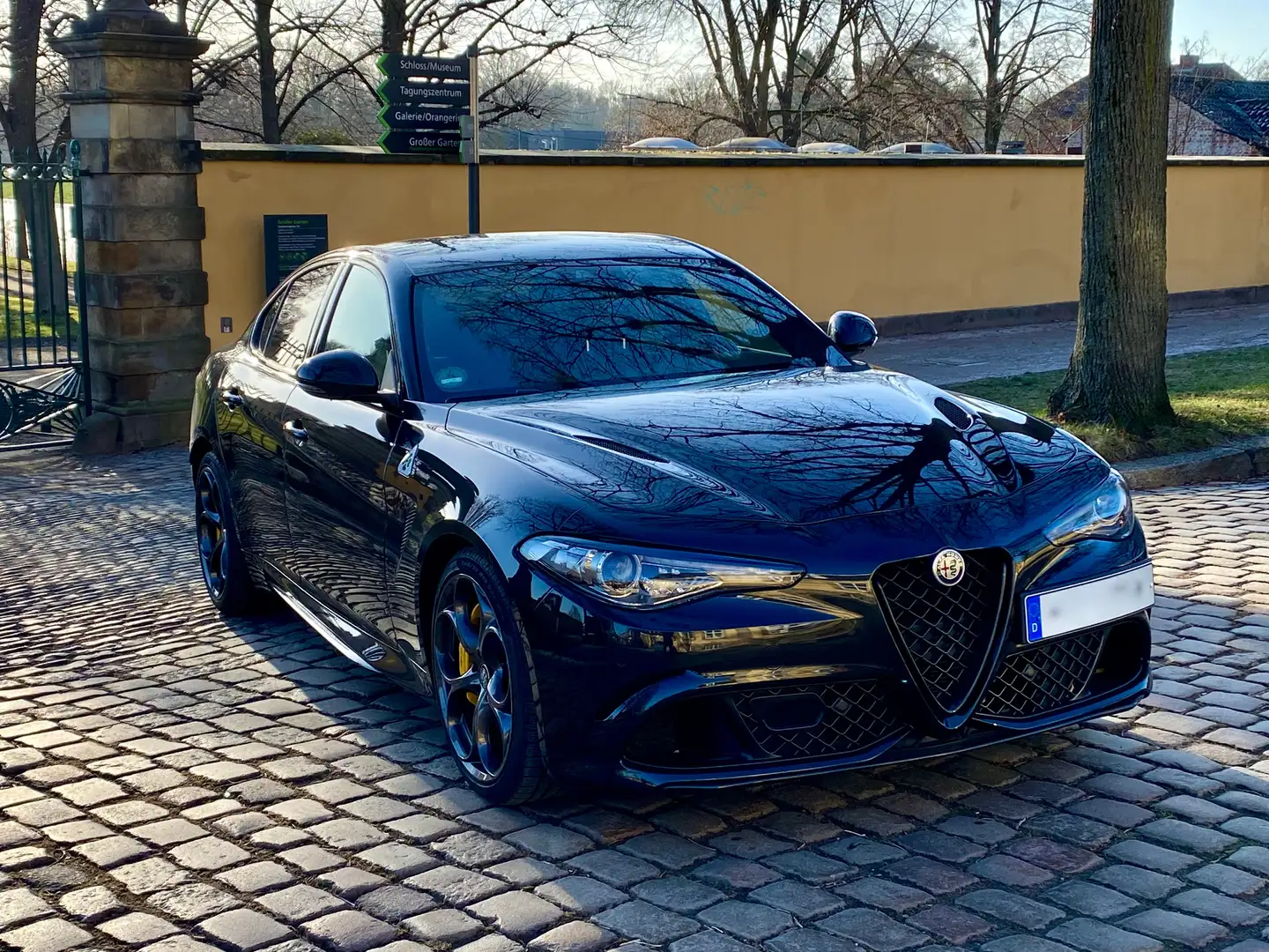 Alfa Romeo Giulia Limousine in Schwarz gebraucht in Hannover für 